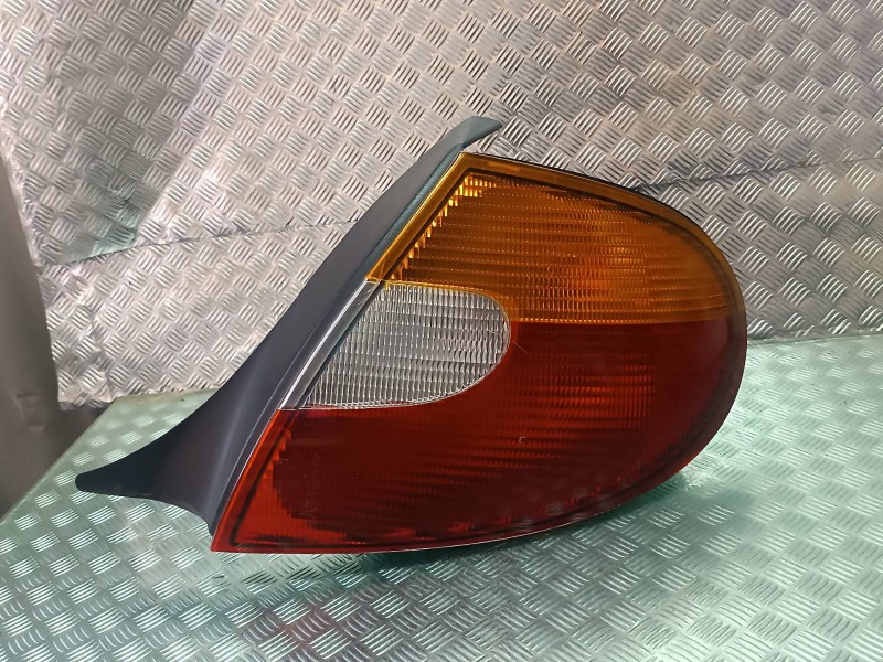 Recambio de piloto trasero derecho para chrysler neon (pl) 2.0 le referencia OEM IAM 5288528  