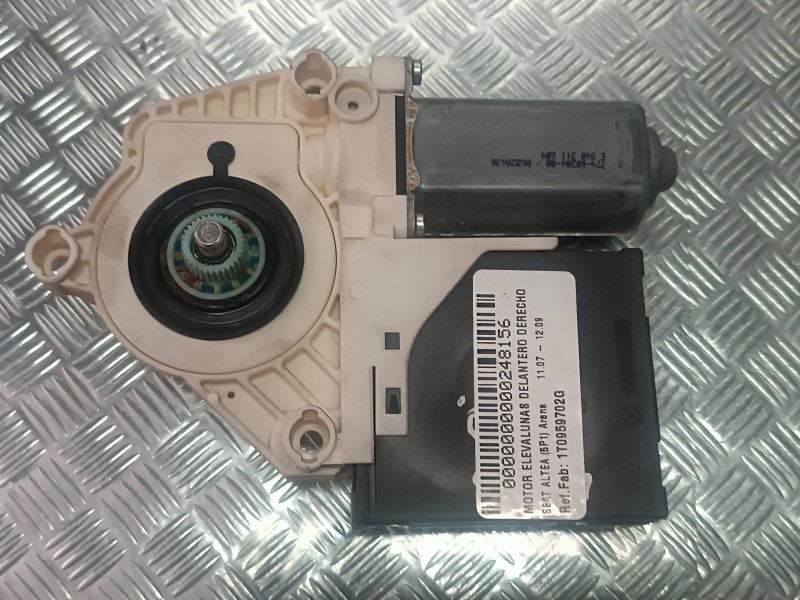 Recambio de motor elevalunas delantero derecho para seat altea (5p1) arena referencia OEM IAM 1T0959702G 5P0837402N 1K0959792M