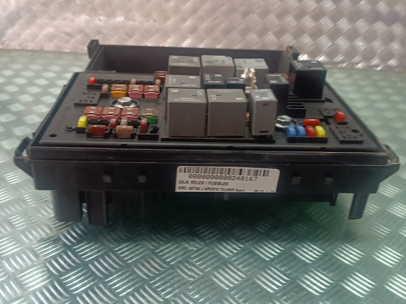 Recambio de caja reles / fusibles para opel astra j sports tourer sport referencia OEM IAM C11000139  
