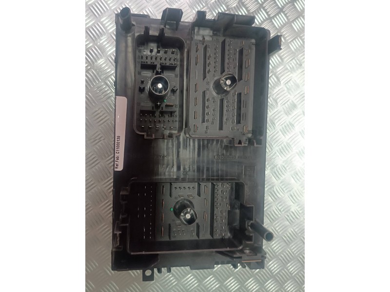 Recambio de caja reles / fusibles para opel astra j sports tourer sport referencia OEM IAM C11000139  