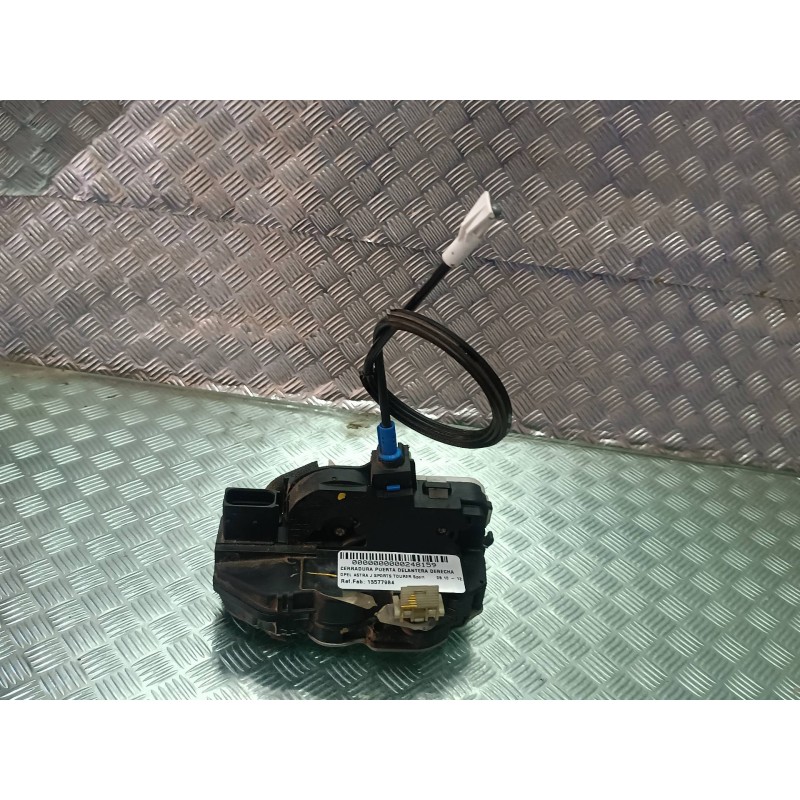 Recambio de cerradura puerta delantera derecha para opel astra j sports tourer sport referencia OEM IAM 13577984 CONECTOR NEGRO 