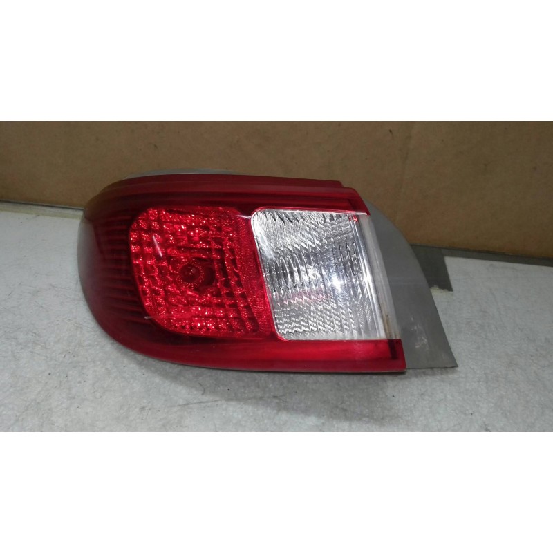 Recambio de piloto trasero izquierdo para mitsubishi colt cabrio czc instyle referencia OEM IAM 27250102  