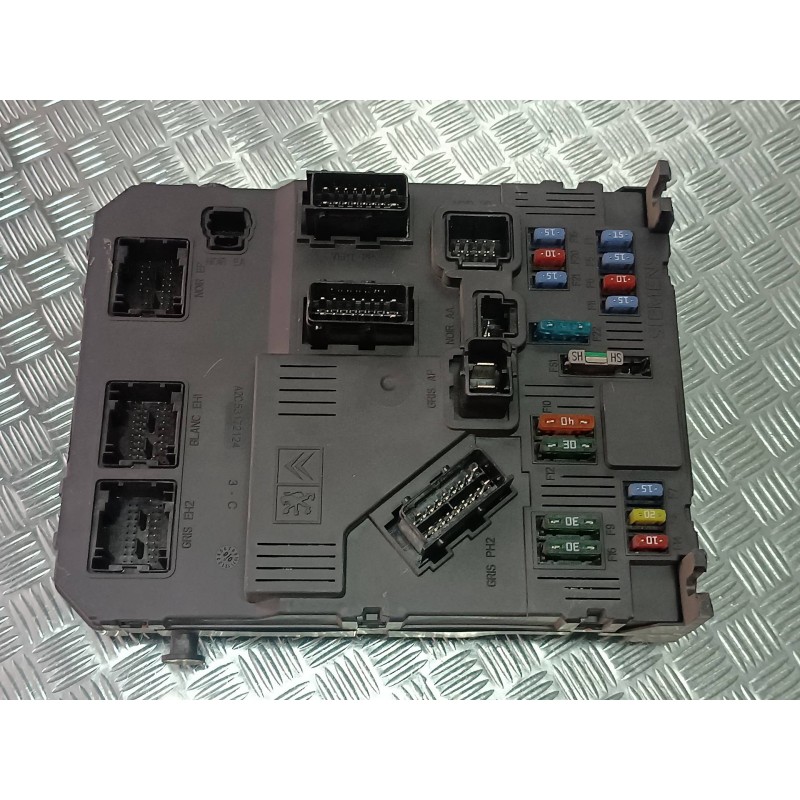 Recambio de caja reles / fusibles para citroen xsara picasso 1.6 hdi 90 lx plus referencia OEM IAM 9657999780 S118085220F BSI E0