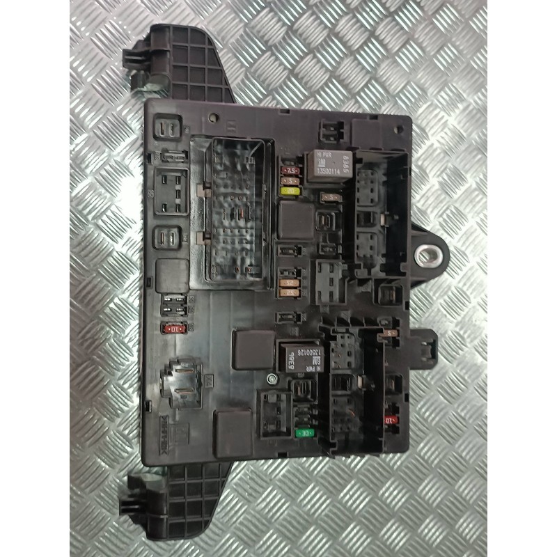 Recambio de caja reles / fusibles para opel astra j sports tourer sport referencia OEM IAM 13343950 365927271 
