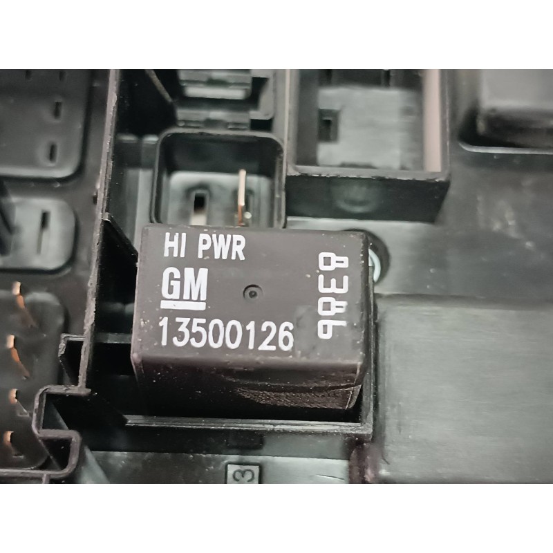 Recambio de caja reles / fusibles para opel astra j sports tourer sport referencia OEM IAM 13343950 365927271 
