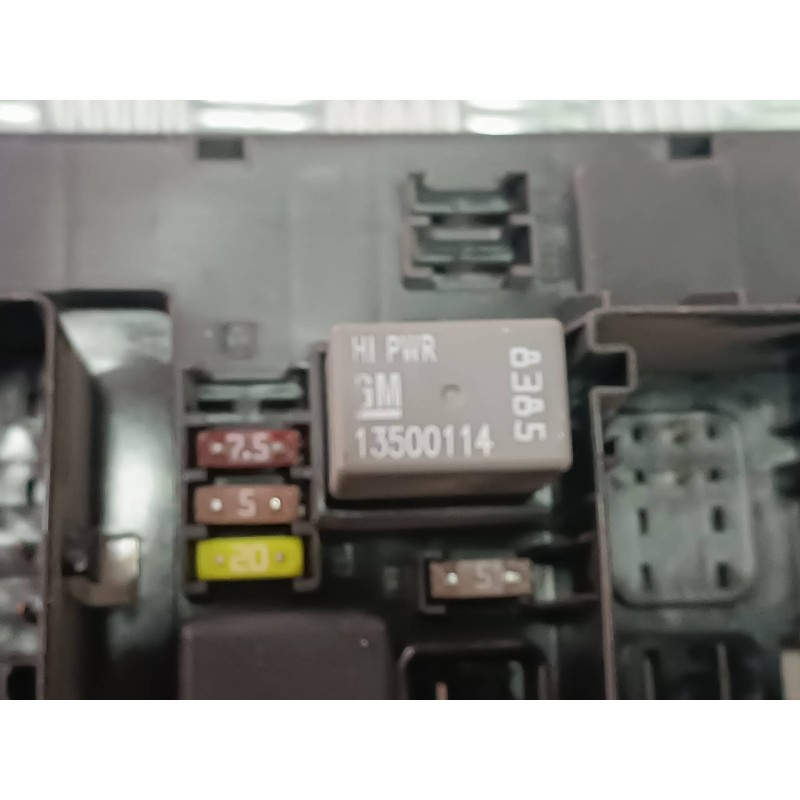 Recambio de caja reles / fusibles para opel astra j sports tourer sport referencia OEM IAM 13343950 365927271 
