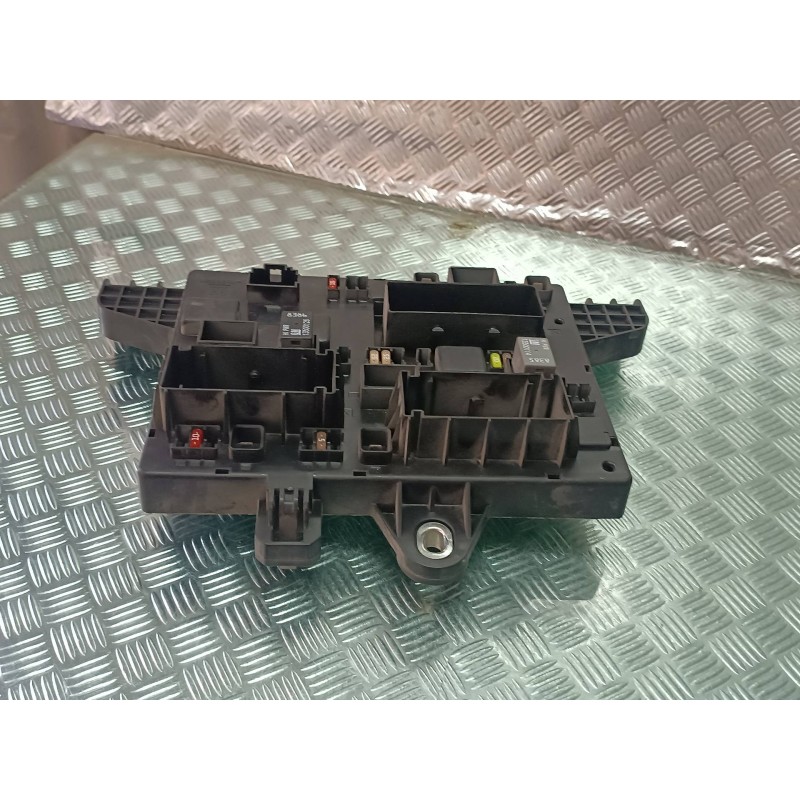 Recambio de caja reles / fusibles para opel astra j sports tourer sport referencia OEM IAM 13343950 365927271 