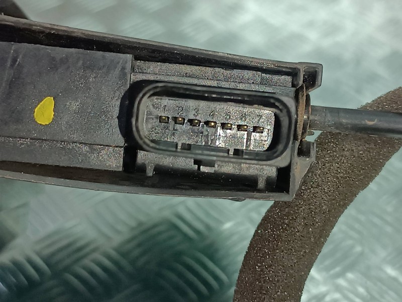 Recambio de cerradura puerta trasera izquierda para citroen c4 picasso attraction referencia OEM IAM 9810310880  ELECTRICA