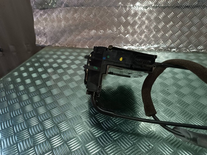 Recambio de cerradura puerta trasera izquierda para citroen c4 picasso attraction referencia OEM IAM 9810310880  ELECTRICA