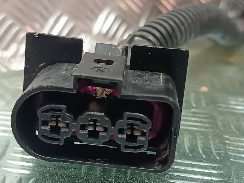 Recambio de electroventilador para volkswagen polo (9n1) highline referencia OEM IAM 1J0121206D  CONECTOR 3 PINES