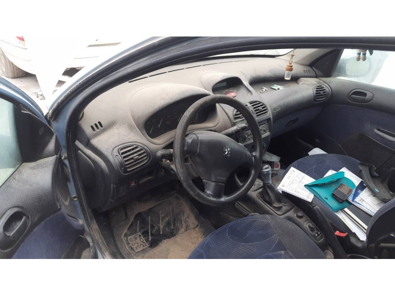 peugeot 206 berlina del año 2001