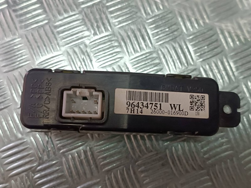 Recambio de pantalla multifuncion para chevrolet epica lt referencia OEM IAM 96434751WL 26000016900D CONECTOR 7 PINES