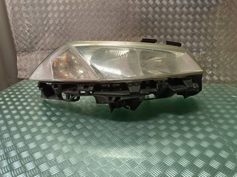 Recambio de faro derecho para renault megane ii classic berlina confort authentique referencia OEM IAM   