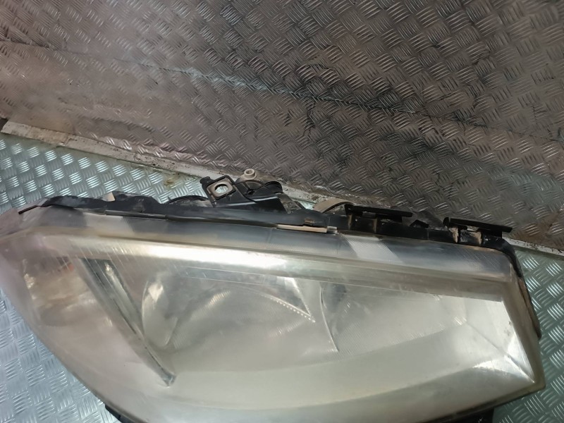 Recambio de faro derecho para renault megane ii classic berlina confort authentique referencia OEM IAM   