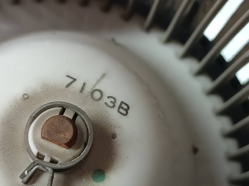 Recambio de ventilador calefaccion para chevrolet epica lt referencia OEM IAM V250 7106 CONECTOR 2 PINES