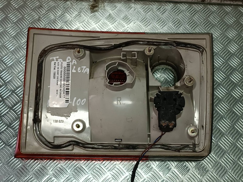 Recambio de piloto trasero derecho interior para audi 100 avant (c4) europa referencia OEM IAM 138020  