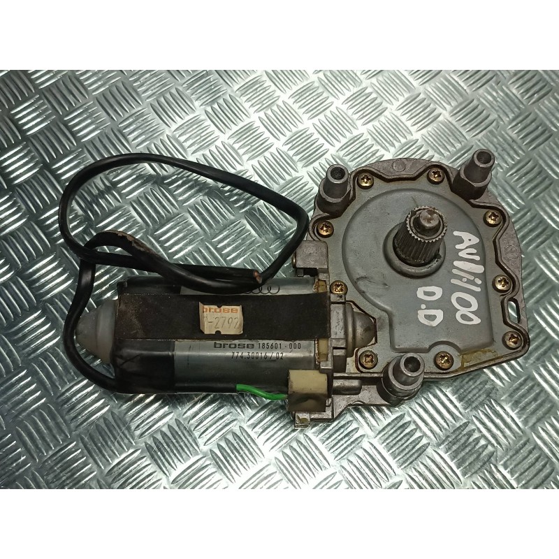 Recambio de motor elevalunas delantero derecho para audi 100 avant (c4) europa referencia OEM IAM 4A0959802  BROSE