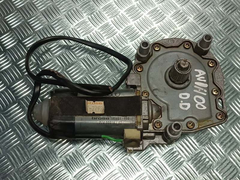 Recambio de motor elevalunas delantero derecho para audi 100 avant (c4) europa referencia OEM IAM 4A0959802  BROSE