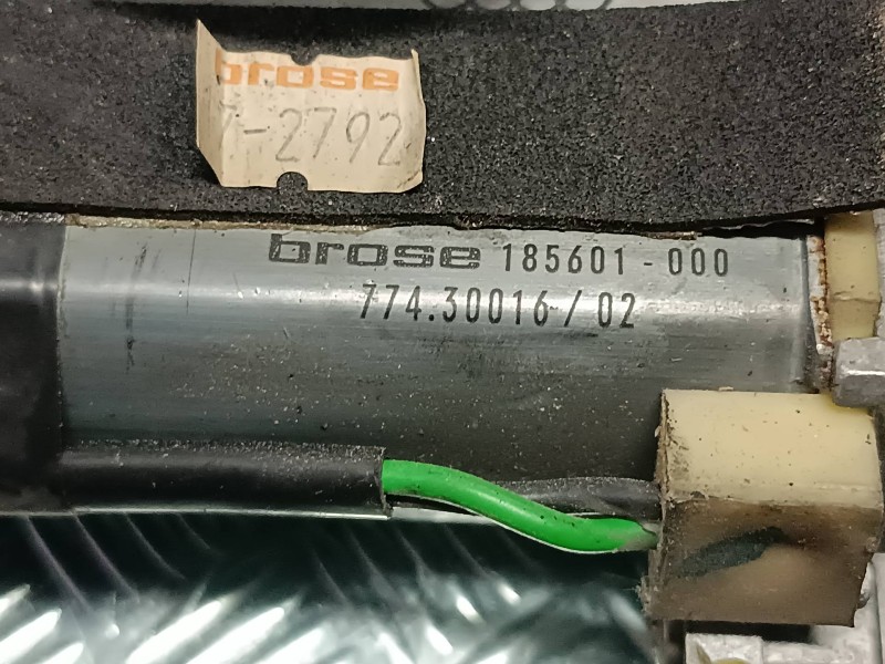 Recambio de motor elevalunas delantero derecho para audi 100 avant (c4) europa referencia OEM IAM 4A0959802  BROSE