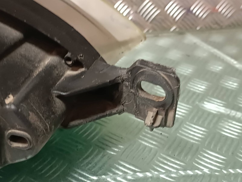 Recambio de faro izquierdo para peugeot 407 st sport referencia OEM IAM 964194428002 0301213271 XENON