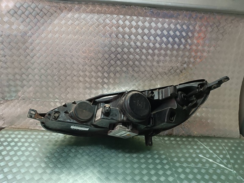 Recambio de faro derecho para peugeot 407 st sport referencia OEM IAM 964194418002 0301213272 XENON