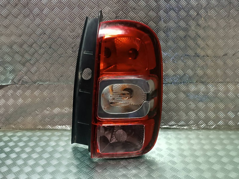 Recambio de piloto trasero derecho para dacia duster ambiance 4x2 referencia OEM IAM 265506837R 62421802 