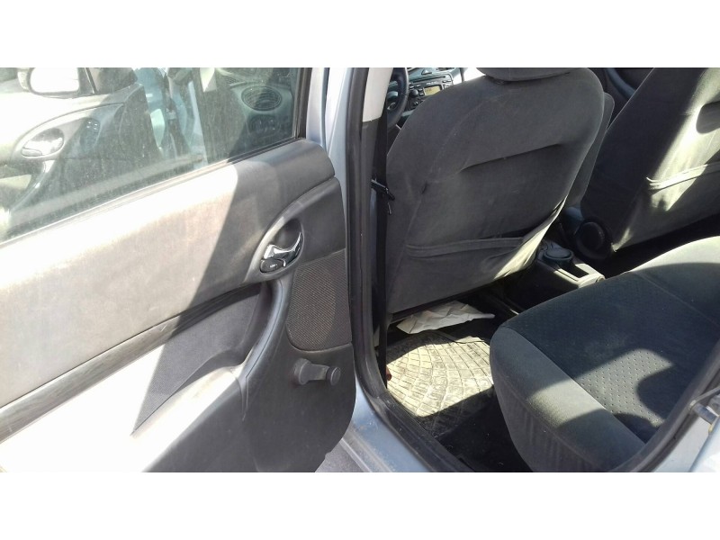 ford focus berlina (cak) del año 2004