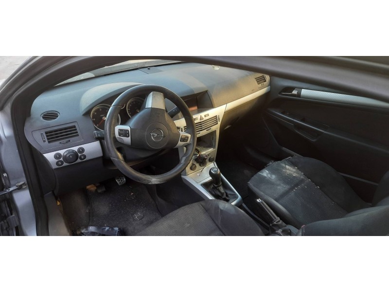 opel astra gtc del año 2006