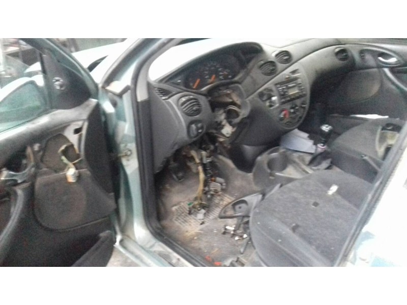 ford focus berlina (cak) del año 2001