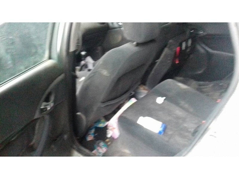 ford focus berlina (cak) del año 2001