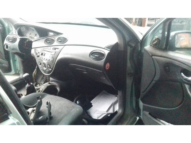 ford focus berlina (cak) del año 2001