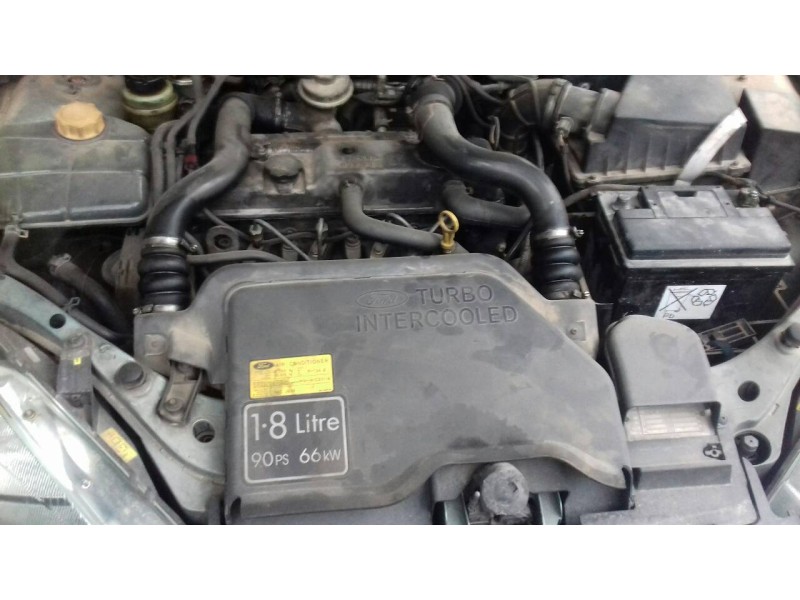 ford focus berlina (cak) del año 2001