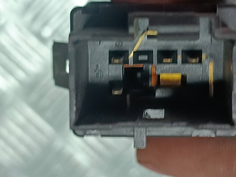 Recambio de warning para seat ibiza (6l1) fresh referencia OEM IAM 6L1953235A  CONECTOR 4 PINES