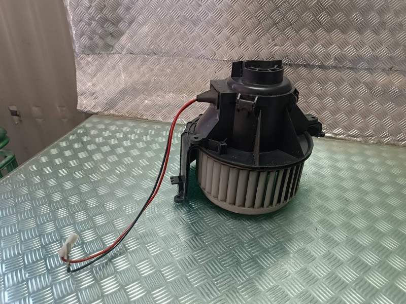Recambio de ventilador calefaccion para opel astra gtc cosmo referencia OEM IAM 52407543 855601156 CONECTOR 2 PINES