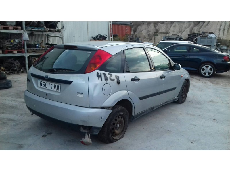 ford focus berlina (cak) del año 2000