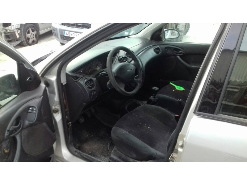 ford focus berlina (cak) del año 2000