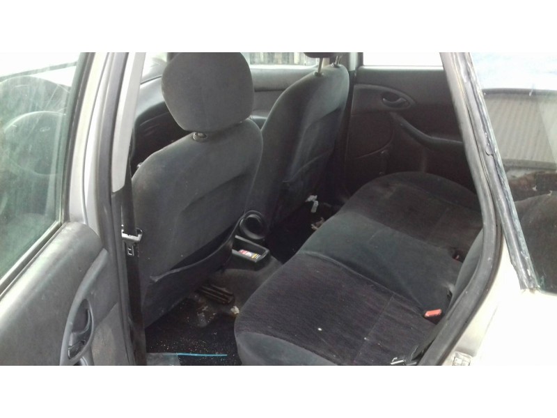 ford focus berlina (cak) del año 2000