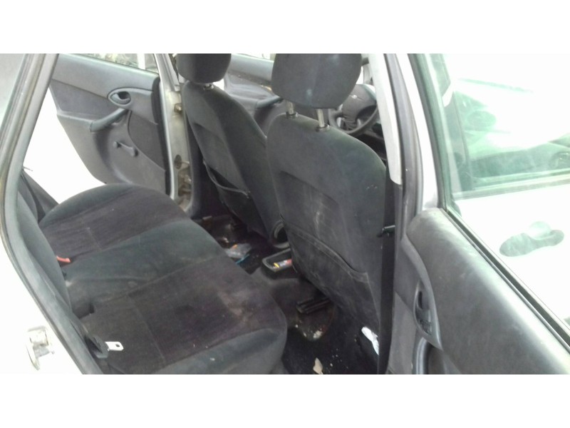 ford focus berlina (cak) del año 2000