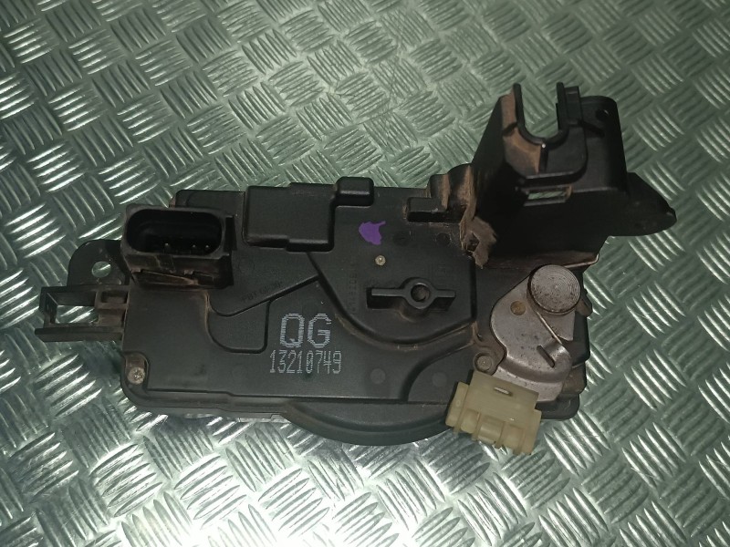 Recambio de cerradura puerta delantera derecha para opel astra gtc cosmo referencia OEM IAM 13210749 QG ELECTIRCA