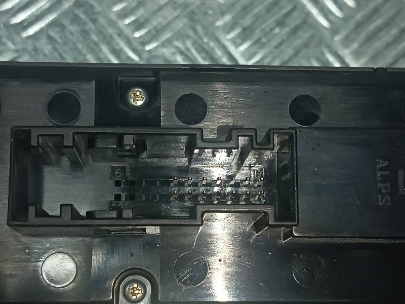 Recambio de mando elevalunas delantero izquierdo para opel astra gtc cosmo referencia OEM IAM 13228706  