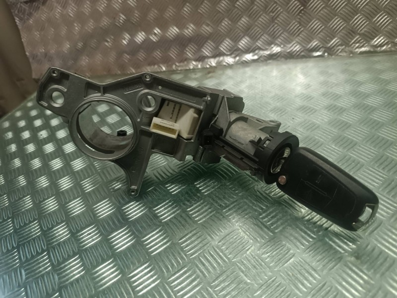Recambio de conmutador de arranque para opel astra gtc cosmo referencia OEM IAM 2421430 17425K226B 