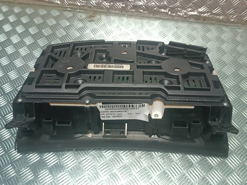 Recambio de cuadro instrumentos para opel astra gtc cosmo referencia OEM IAM 13216676 A2C53024902C SIEMENS VDO