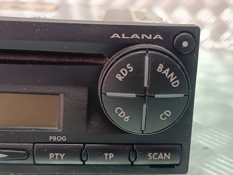 Recambio de sistema audio / radio cd para seat ibiza (6l1) fresh referencia OEM IAM 6L0035156 SEZ2Z9C2517267 GRUNDIG