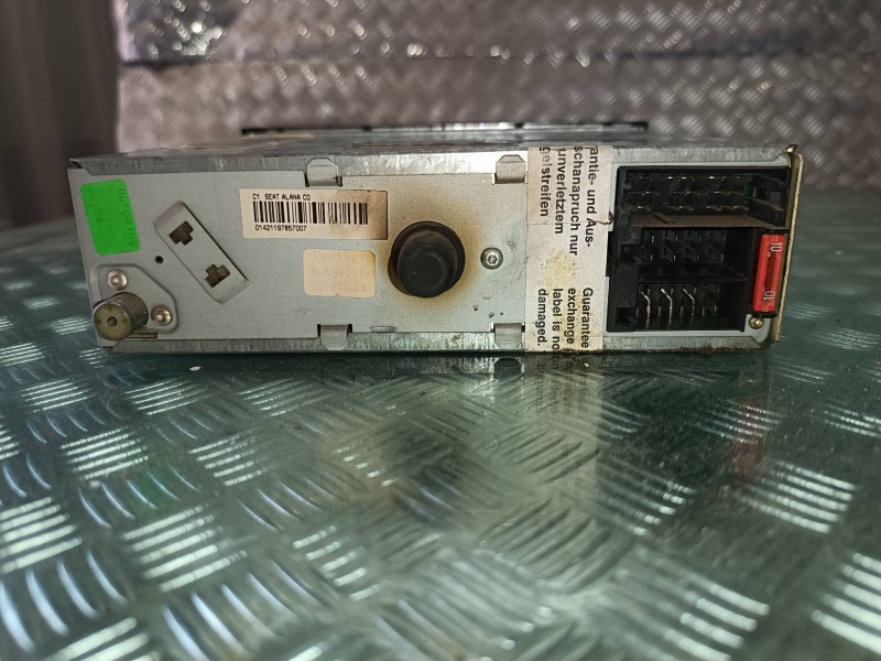 Recambio de sistema audio / radio cd para seat ibiza (6l1) fresh referencia OEM IAM 6L0035156 SEZ2Z9C2517267 GRUNDIG