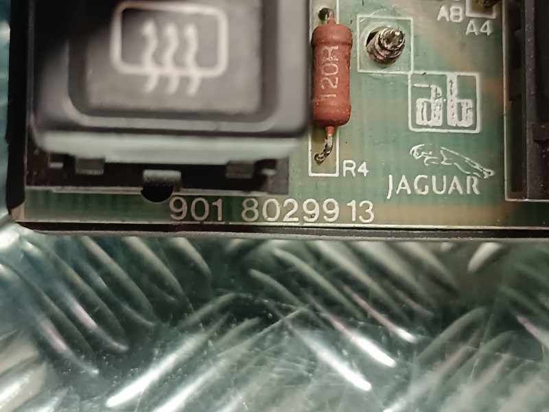 Recambio de pantalla multifuncion para jaguar xj6/12 4.0 sovereign kat referencia OEM IAM 9018029913  