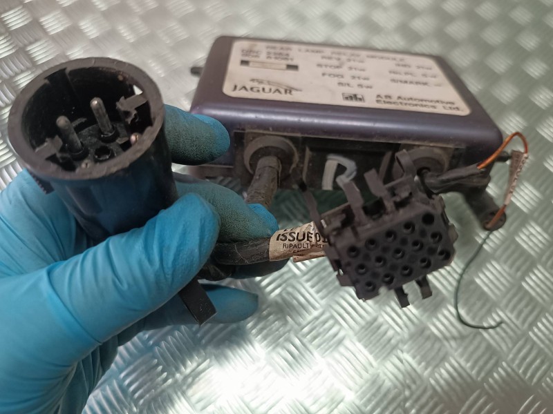 Recambio de modulo electronico para jaguar xj6/12 4.0 daimler kat referencia OEM IAM DBC2264 90881081 