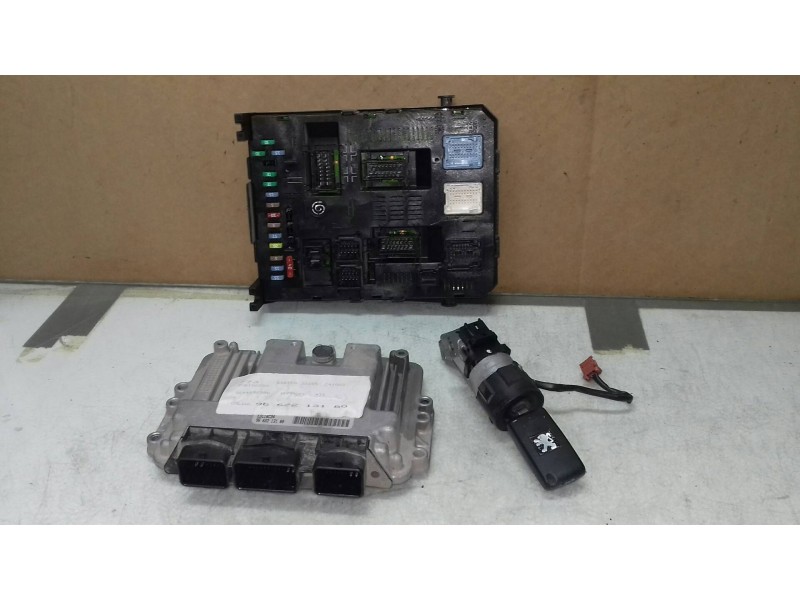 Recambio de centralita motor uce para peugeot 307 berlina (s2) xs referencia OEM IAM 9662213180 9663510580 KIT - BOSCH