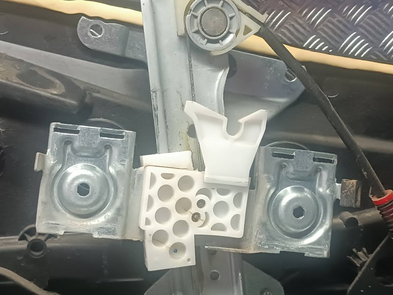 Recambio de elevalunas delantero derecho para ford fusion (cbk) ambiente referencia OEM IAM 2S61A045H16A  ELECTRICO