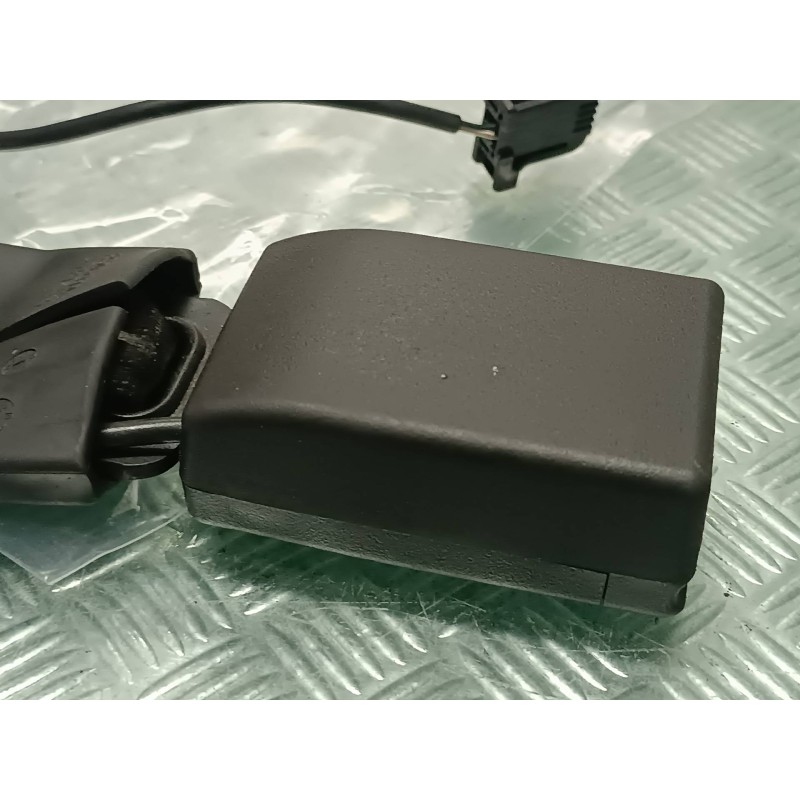 Recambio de enganche cinturon trasero izquierdo para opel mokka x design line start/stop referencia OEM IAM 42615070 2505974 