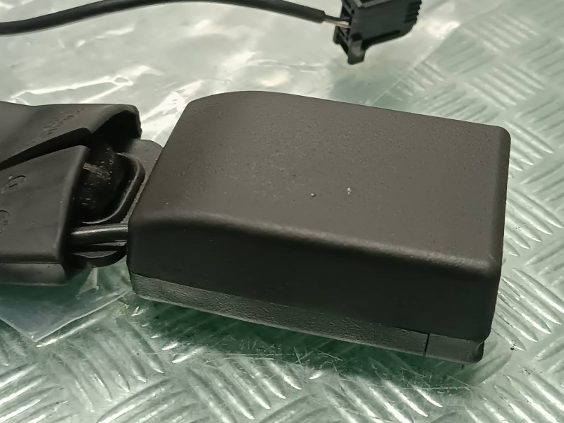 Recambio de enganche cinturon trasero izquierdo para opel mokka x design line start/stop referencia OEM IAM 42615070 2505974 